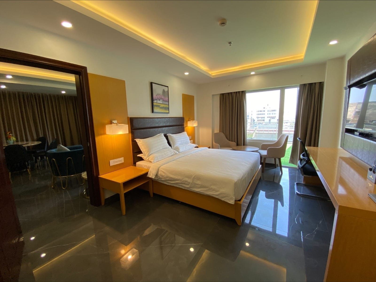 Suite with Balcony - Apricot Ellisbridge